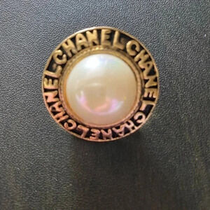 Single  Chanel clip on‎ earring